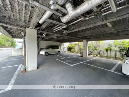 グリーンコーポラス[1K/22m2]の駐車場