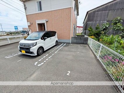 ファミール・Ｏｎｏ[2DK/62.46m2]の駐車場2