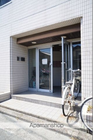カーサ八幡の玄関写真