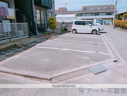 アメニティ・ユー[2LDK/54.65m2]の駐車場