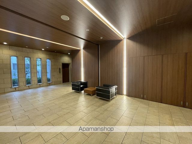 ビ・ウェル内山下の玄関写真