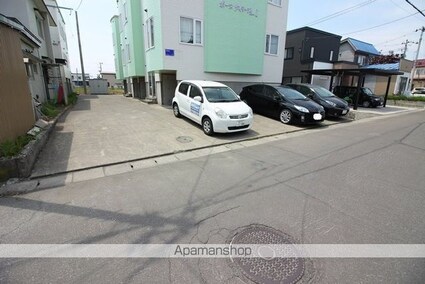 ボーヌ・ヴィラージュ[2DK/47.06m2]の駐車場