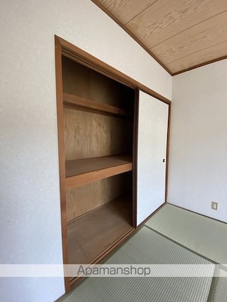 リバープール新田[2K/35m2]の収納