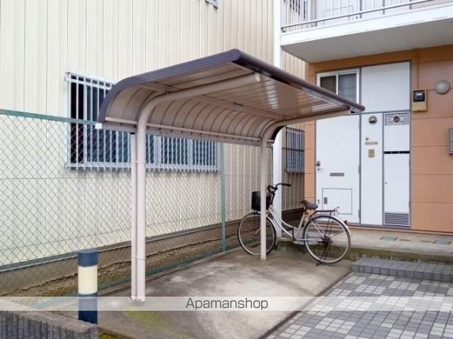 レオパレスリバーウェストの玄関写真