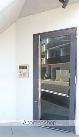 ライヴス森下スタジオの玄関写真