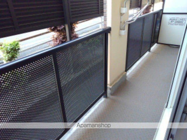 ガーデンパレスIIの玄関写真