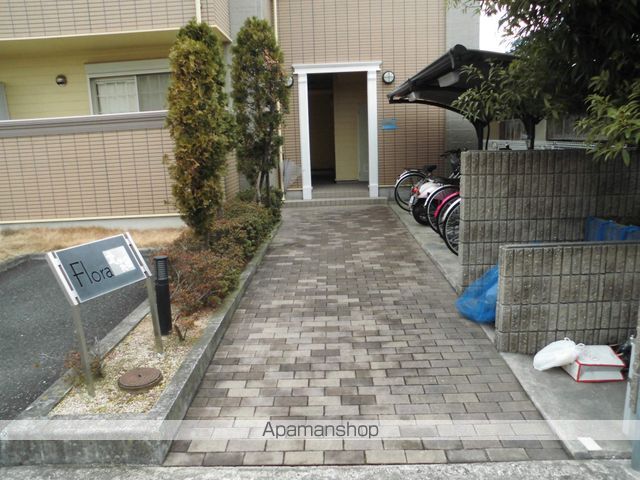 フローラ北花田の玄関写真