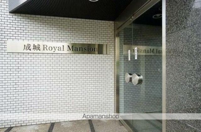 成城ロイヤルマンションの玄関写真