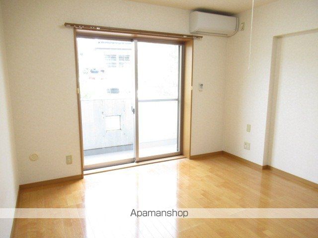 メイプルコート館坂の内装写真