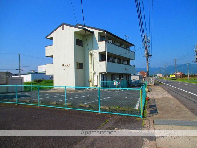 マンションティアラの外観写真