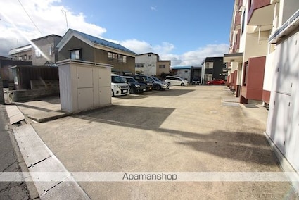 シャガール千富[1LDK/42m2]の駐車場3