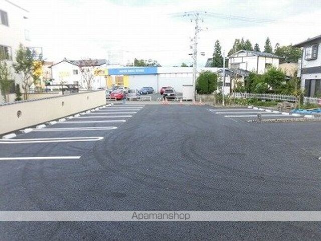 メゾンマスト名須川Ｂ[1LDK/60.5m2]の駐車場