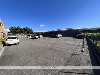 和歌山県和歌山市園部[1LDK/36m2]の駐車場2