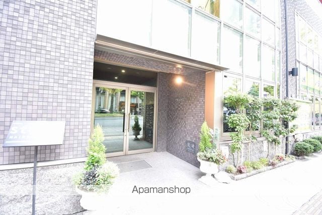 プラントビル本町の玄関写真