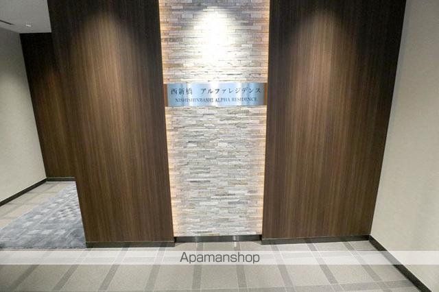 西新橋アルファレジデンスの玄関写真