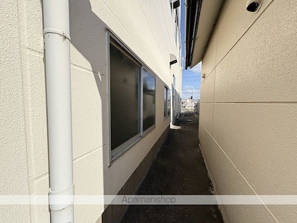 栗林様貸倉庫[事務所/328m2]の共用部