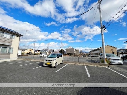 ルーエ三本柳　ＡＢ[1LDK/33.39m2]の駐車場1