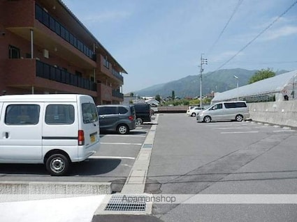 つつみハイツ第１[2LDK/62.75m2]の駐車場