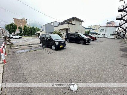 ピュアパレス豊川（ピュアパレストヨカワ）[1LDK/35.64m2]の駐車場