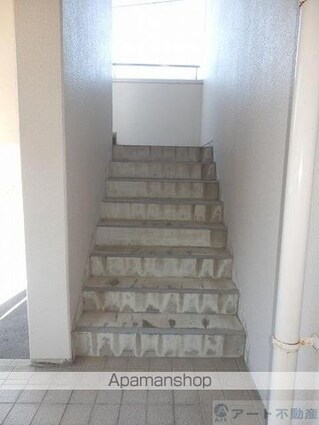 ロイヤルアットハイツ[1K/30.4m2]のエントランス