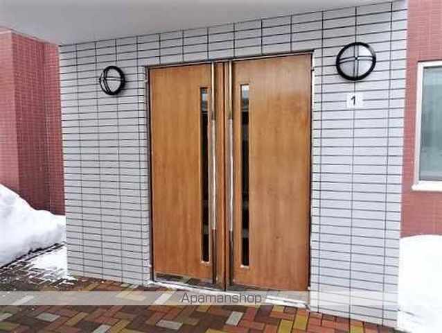 グランアルト福住オーヴェスト棟の玄関写真