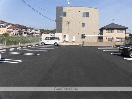 和歌山県和歌山市木ノ本[2LDK/66.84m2]の駐車場3