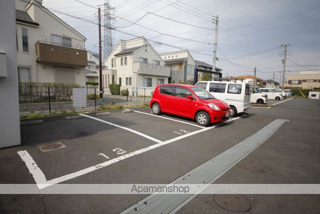 サザンクロス[1LDK/52m2]の駐車場