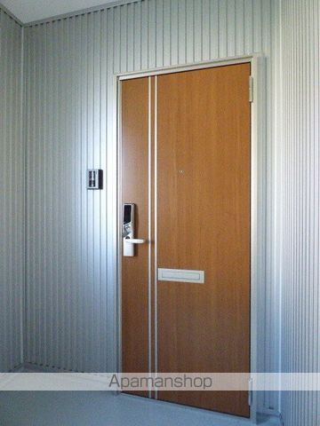 B1Apartmentの玄関写真