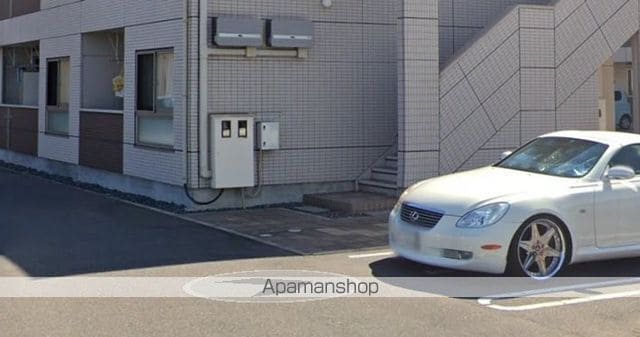福山市 2階建 築10年の玄関写真