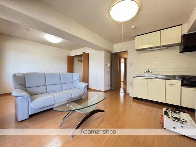 ロイヤルシティ参番館若松町の内装写真