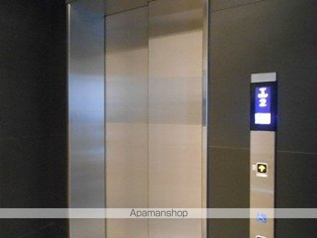 ライジングプレイス川崎の玄関写真