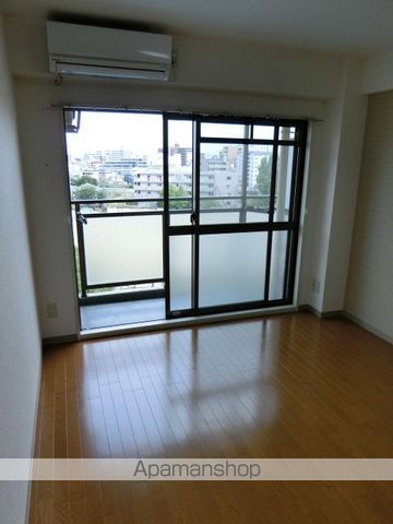 KM ESAKAの内装写真