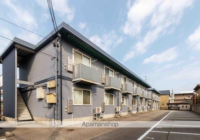ワンズ18 A棟の玄関写真