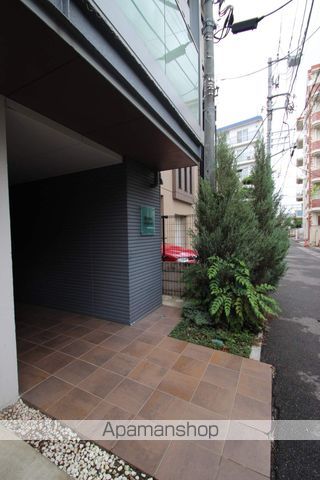 ルームス市川の玄関写真