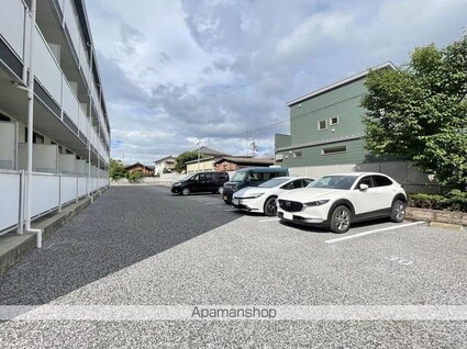 レオパレスソルシオン５[1K/20.81m2]の駐車場1