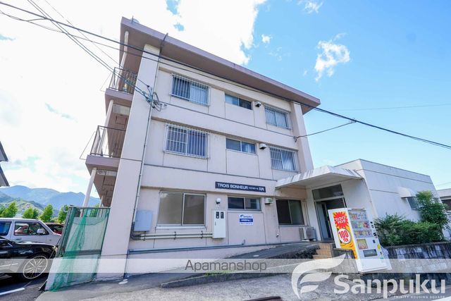 トロワボヌール川内の外観写真