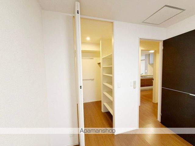 袋井市 3階建 築12年の内装写真