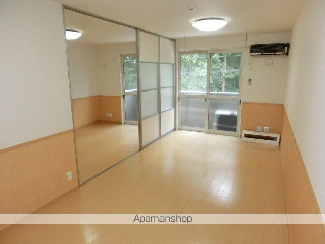 グリーンコート貝塚3号館の内装写真