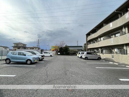 サンパークひまわり[1K/25.8m2]の駐車場