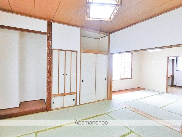 札幌市南区 3階建 築38年の内装写真