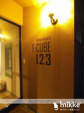 ヴィラ・アンソレイエ亀田町の玄関写真