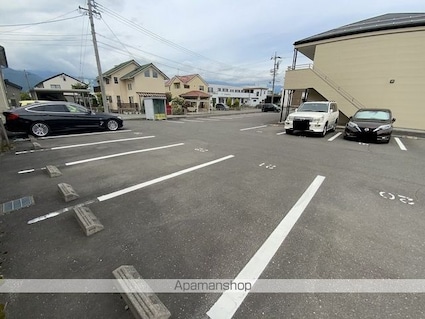 ピオニール小林Ⅱ[2LDK/67.67m2]の駐車場2