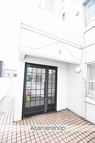 ハウスオブリザ新川の玄関写真