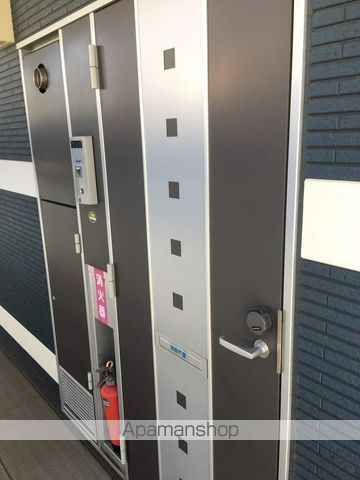 レオネクスト屋敷添の玄関写真