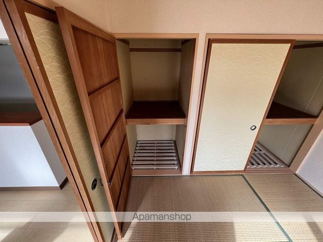 ロイヤルコーポ三笠の内装写真