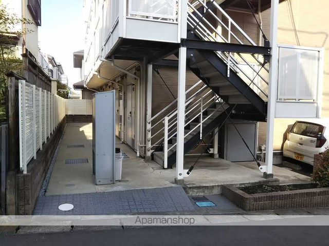 レオパレス寺尾台の玄関写真