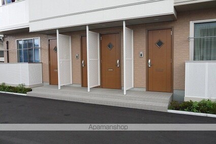 カーサファミリオ　Ａ棟[2LDK/61.45m2]の外観3