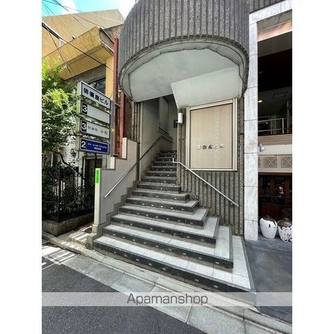 俳優座ビルの外観写真