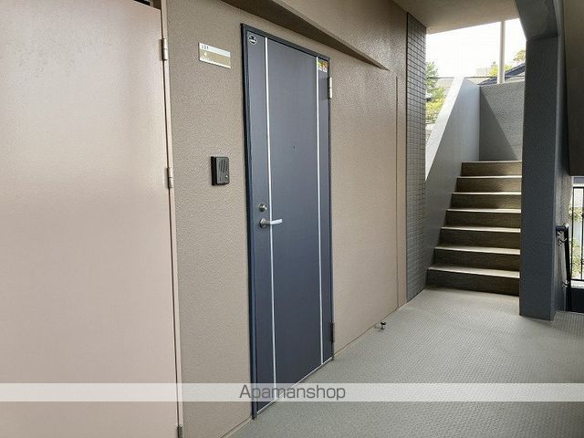 レジュイール東中通の玄関写真