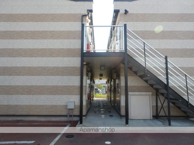 レオパレスPERSIMMONの玄関写真